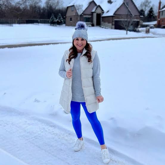 Long Puffer Vest with Bright Leggings and Beanie Long Puffer Vest with Bright Leggings and Beanie — Cold Weather Outfits