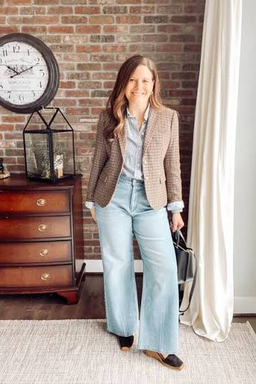 Houndstooth Blazer and Wide-Leg Jeans for Smart Casual Style Houndstooth Blazer and Wide-Leg Jeans for Smart Casual Style — Winter Outfits for Women Over 40