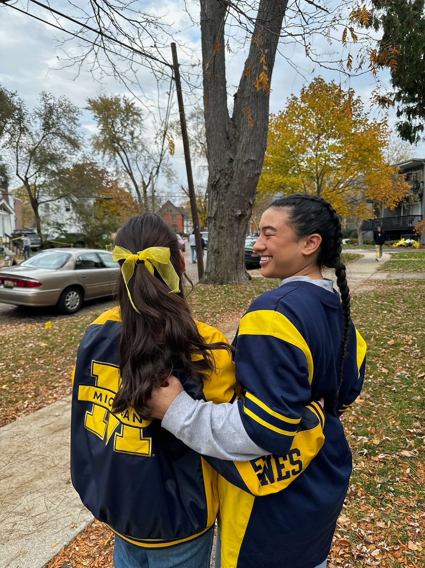Navy and Yellow Varsity Jackets for Cold Weather Game Day Navy and Yellow Varsity Jackets for Cold Weather Game Day — Cold Weather Game Day Outfits