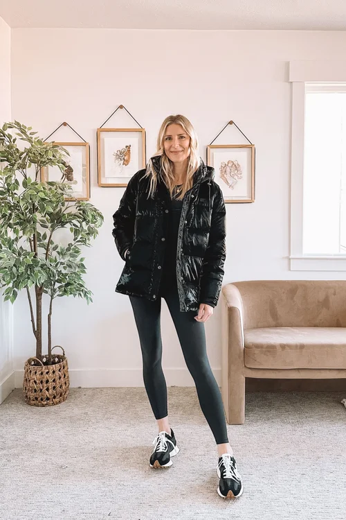 Shiny Puffer Jacket and Leggings for Athleisure Style Shiny Puffer Jacket and Leggings for Athleisure Style — All Black Winter Outfits