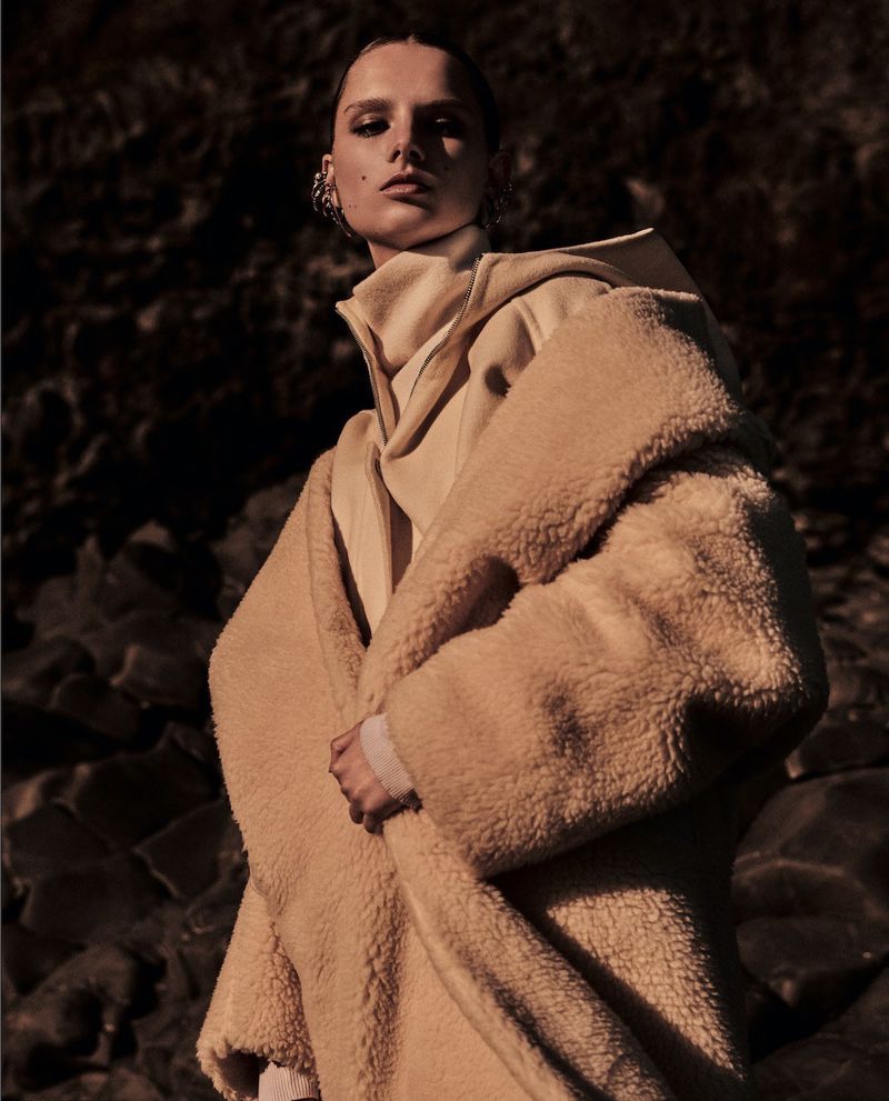 Oversized Cream Fleece Coat for Cozy Winter Layers — Japan Winter Outfits