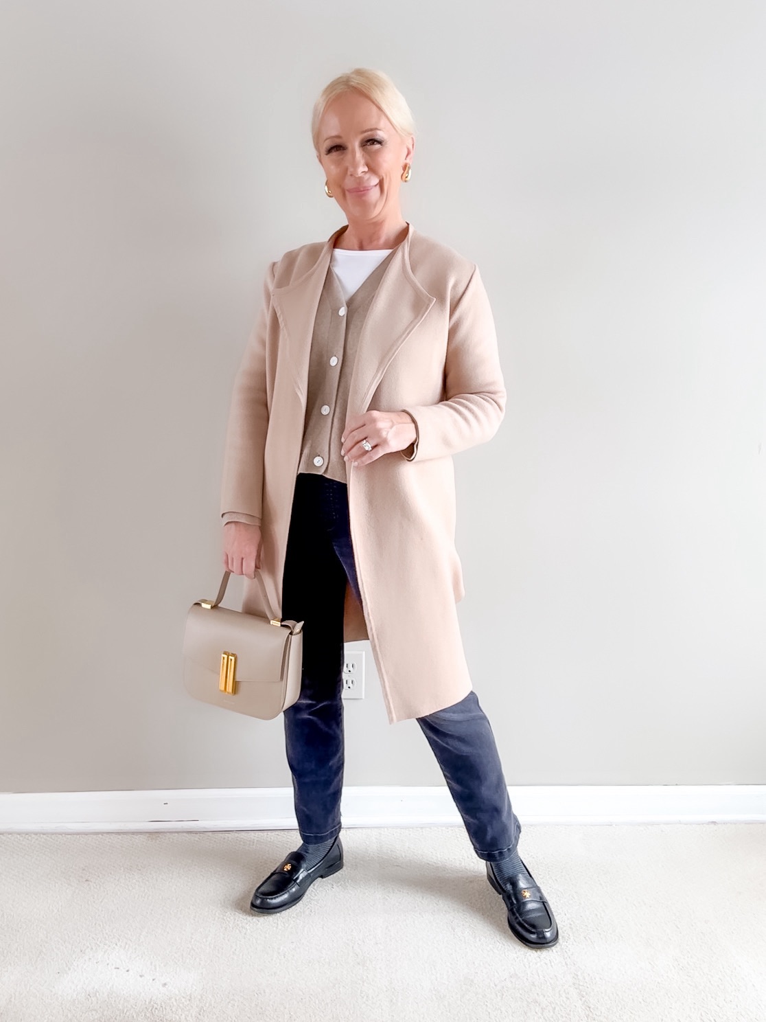 Long Beige Wool-Blend Coat for Classic Smart Casual Long Beige Wool-Blend Coat for Classic Smart Casual — Warm Winter Outfits