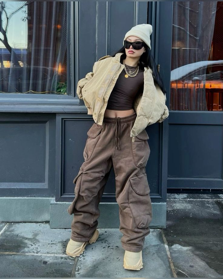 Streetwear Style with Cargo Pants and Puffer Jacket Streetwear Style with Cargo Pants and Puffer Jacket — Early Winter Outfits