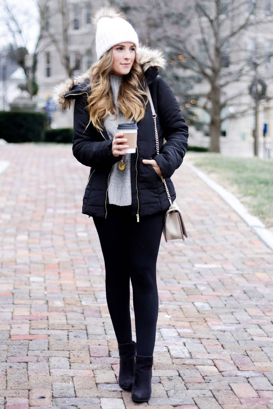 Black Puffer Jacket with Fur Hood, Turtleneck, and Leggings Black Puffer Jacket with Fur Hood, Turtleneck, and Leggings — Parka Outfits
