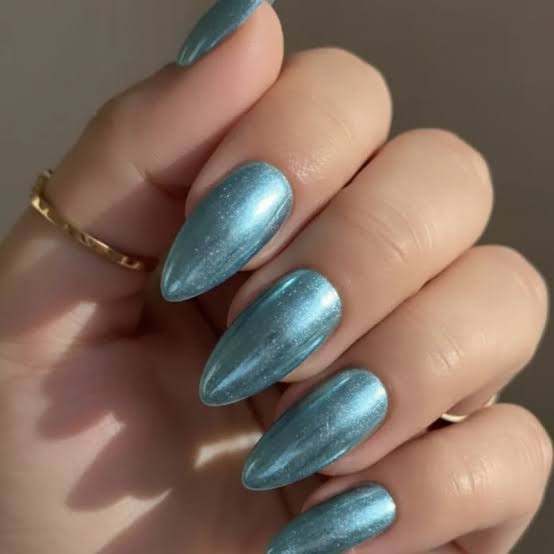 Pale Icy Blue Chrome Pointed Pale Icy Blue Chrome Pointed — Winter Chrome Nails