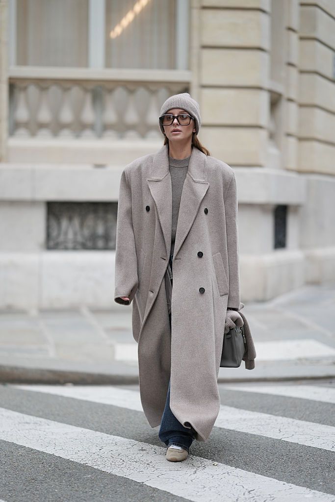 Relaxed Grey Coat Over Casual Denim Relaxed Grey Coat Over Casual Denim — Classy Winter Outfits