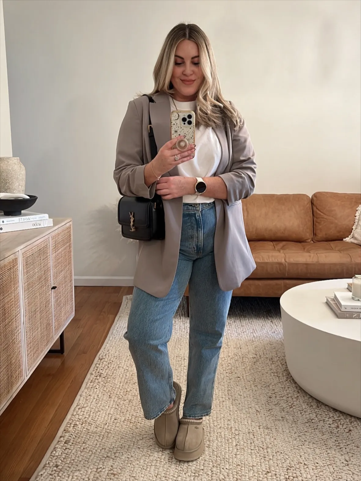Light Brown Ugg Slippers with Oversized Blazer and Jeans Light Brown Ugg Slippers with Oversized Blazer and Jeans — Ugg Slippers Outfits