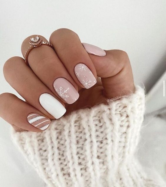 Pale Pink Snowflake and Candy Cane Nails Pale Pink Snowflake and Candy Cane Nails — Winter Round Nails