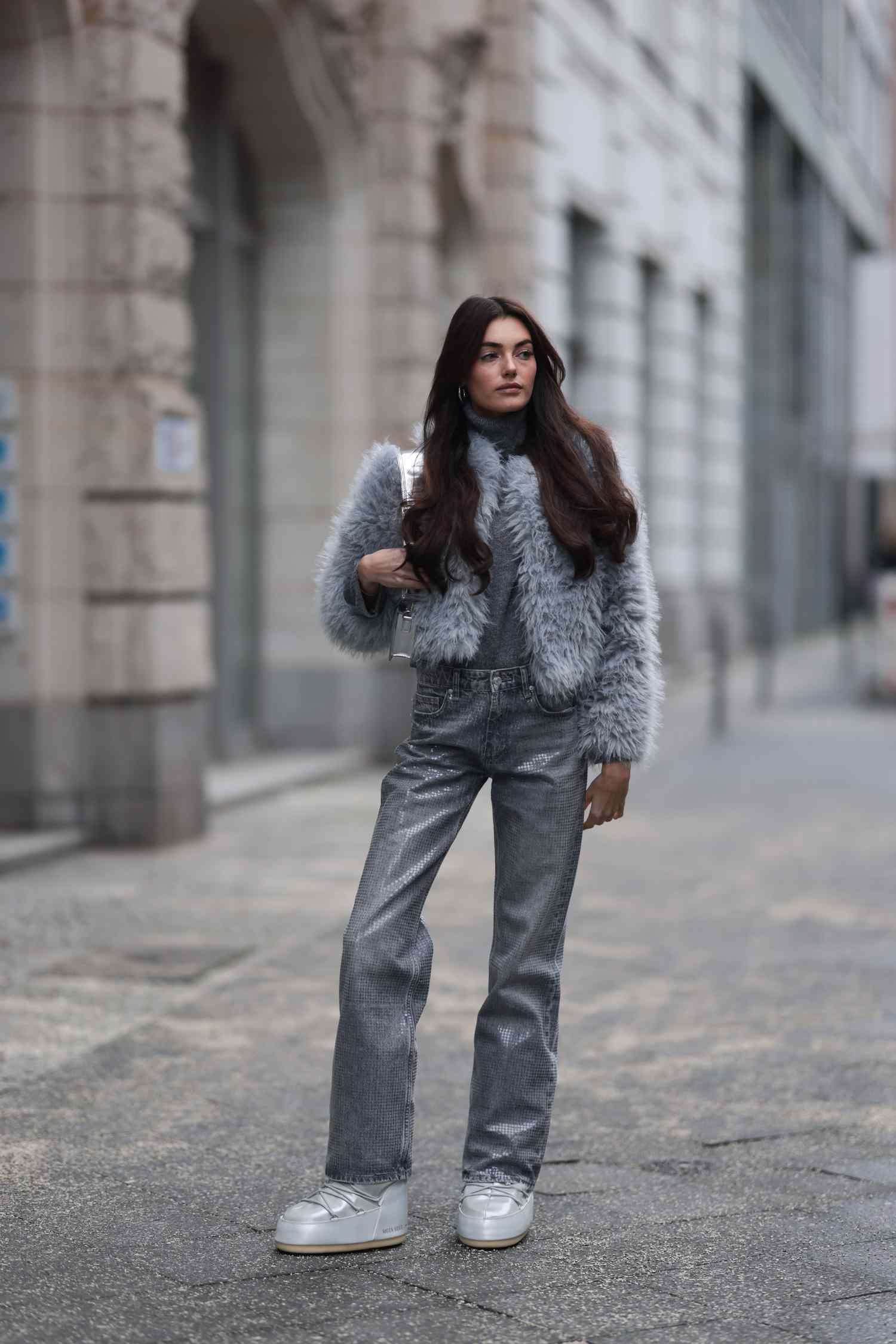 Glamorous Night Out with White Moon Boots and Sequins Glamorous Night Out with White Moon Boots and Sequins — Moon Boots Outfits
