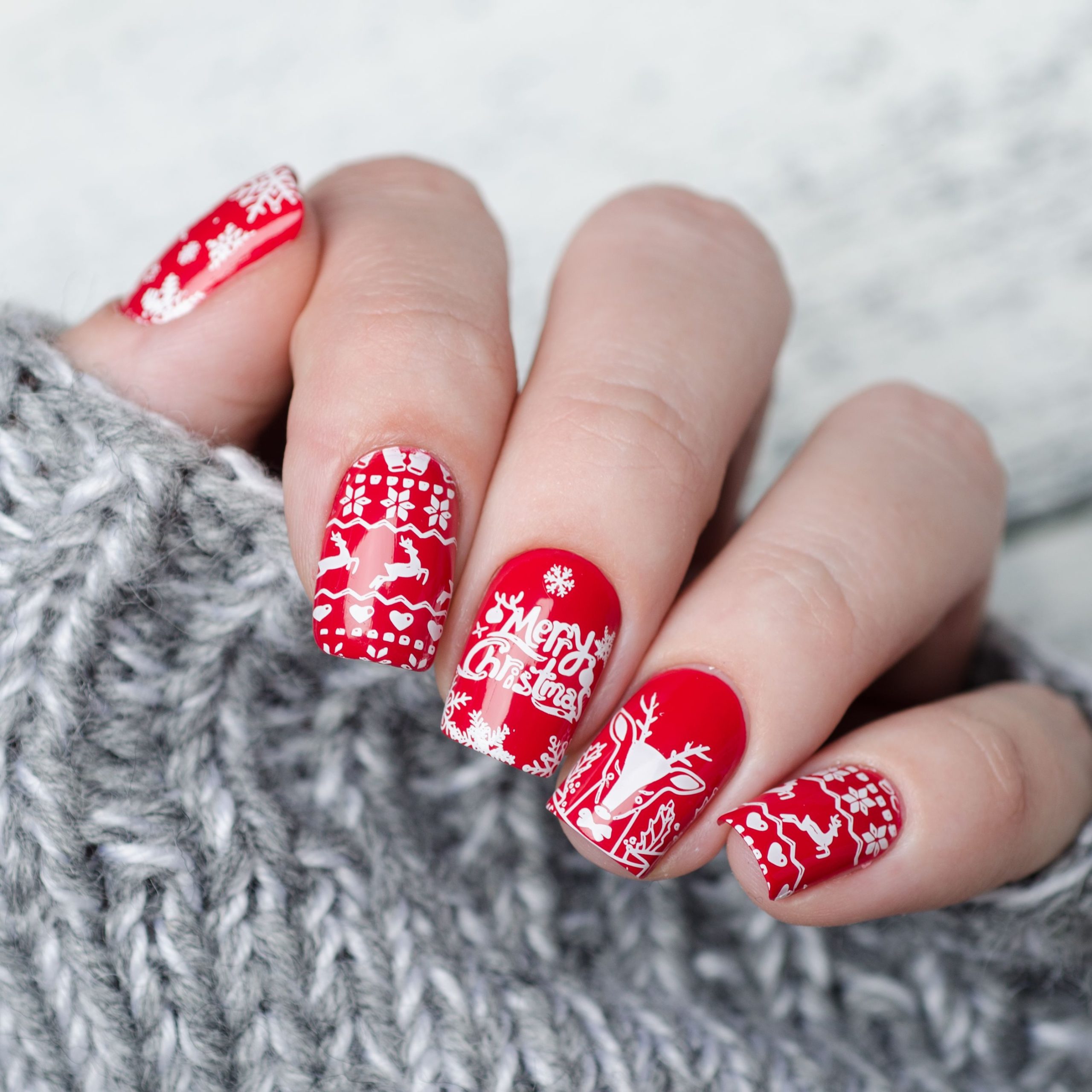 Short Square Festive Holiday Decals Short Square Festive Holiday Decals — Winter Red Nails