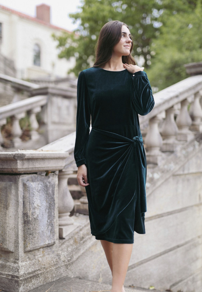 Deep Green Velvet Midi Dress with Knotted Waist Deep Green Velvet Midi Dress with Knotted Waist — Dressy Winter Outfits