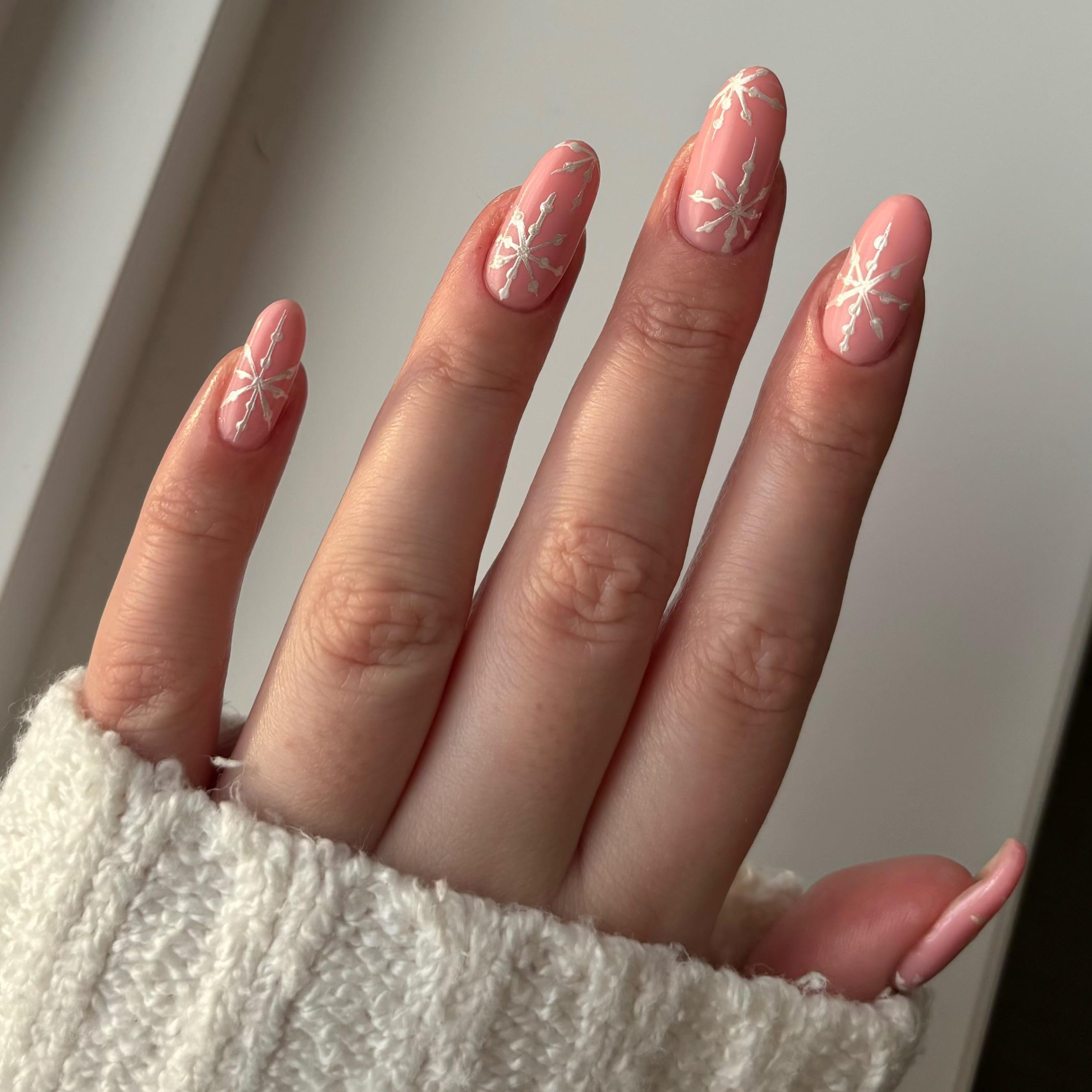 Pale Pink Silver Snowflake Nails Pale Pink Silver Snowflake Nails