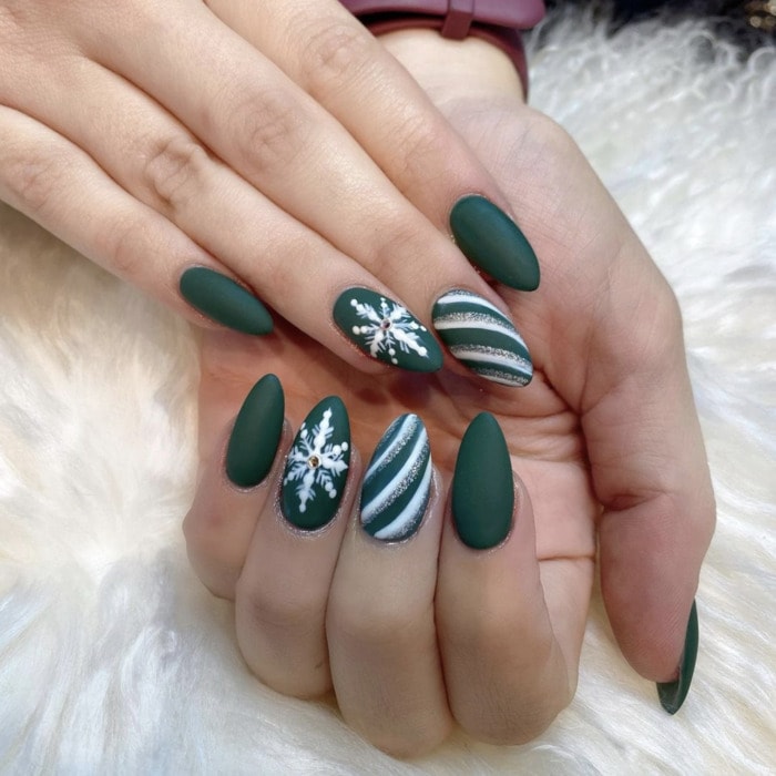 Matte Dark Green Winter Art Nails Matte Dark Green Winter Art Nails — Winter Green Nails