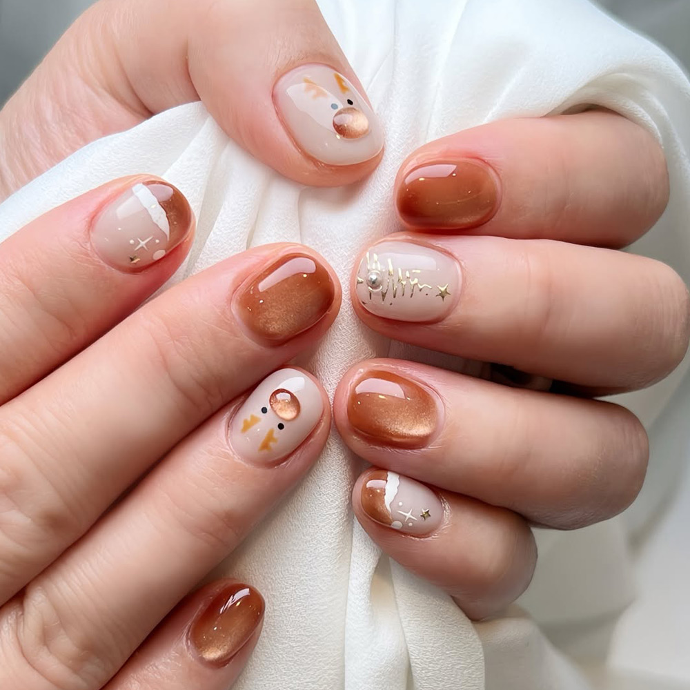 Nude Reindeer Face Gold Foil Oval Nude Reindeer Face Gold Foil Oval — Simple Winter Nails