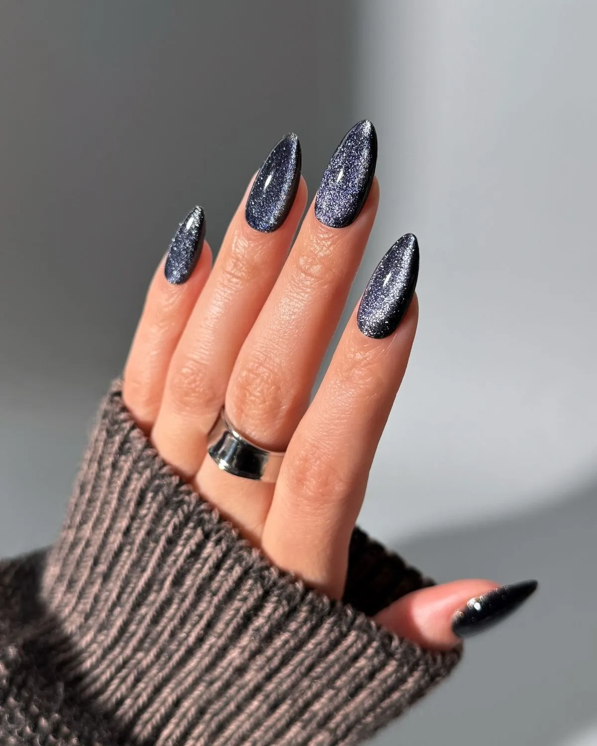 Dark Grey Blue Cat Eye Glitter Dark Grey Blue Cat Eye Glitter — Navy Blue Nails