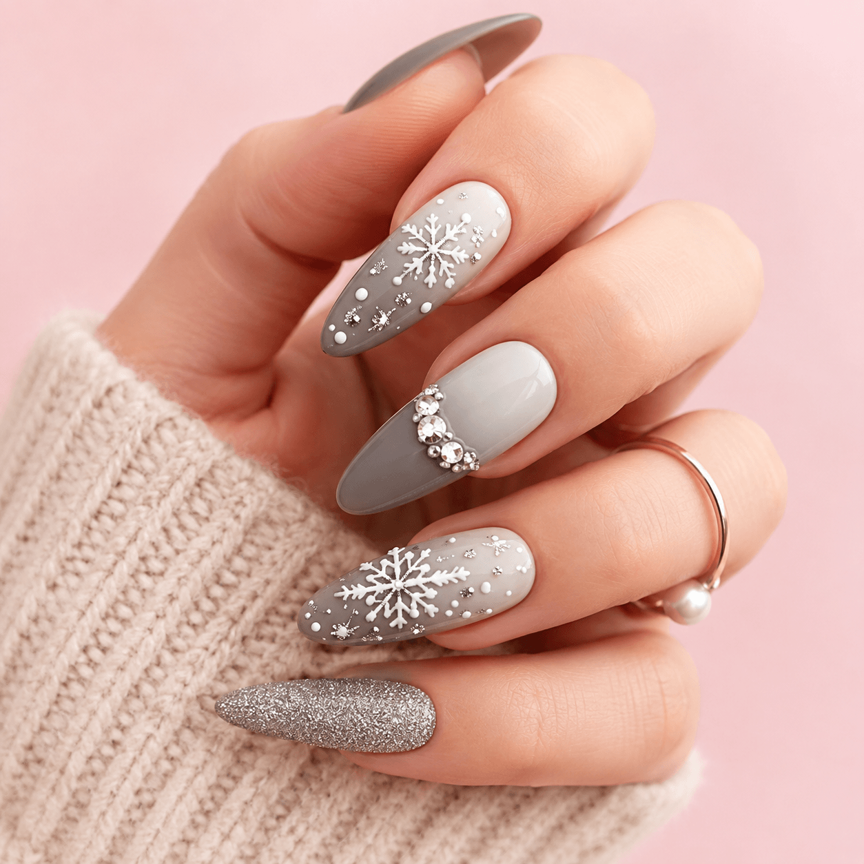 Glittery Grey with Rhinestone Accents Glittery Grey with Rhinestone Accents — Winter Gray Nails