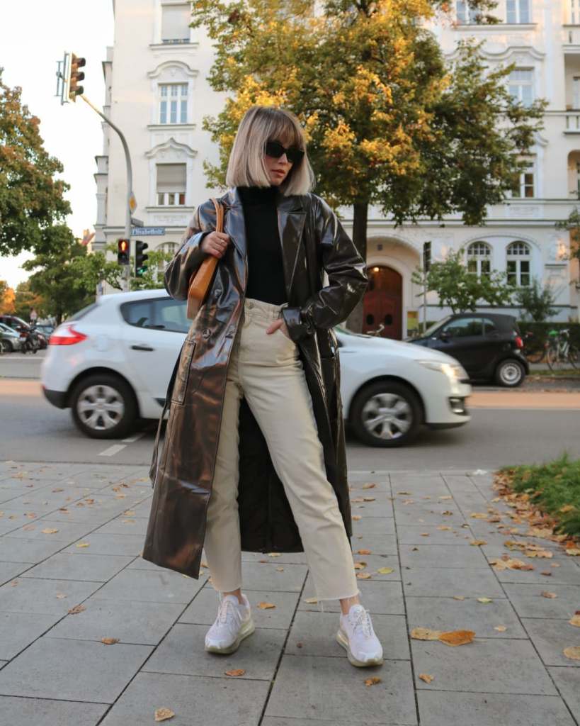 Shiny Black Trench Coat Over Black and Beige Shiny Black Trench Coat Over Black and Beige — Cold Weather Outfits
