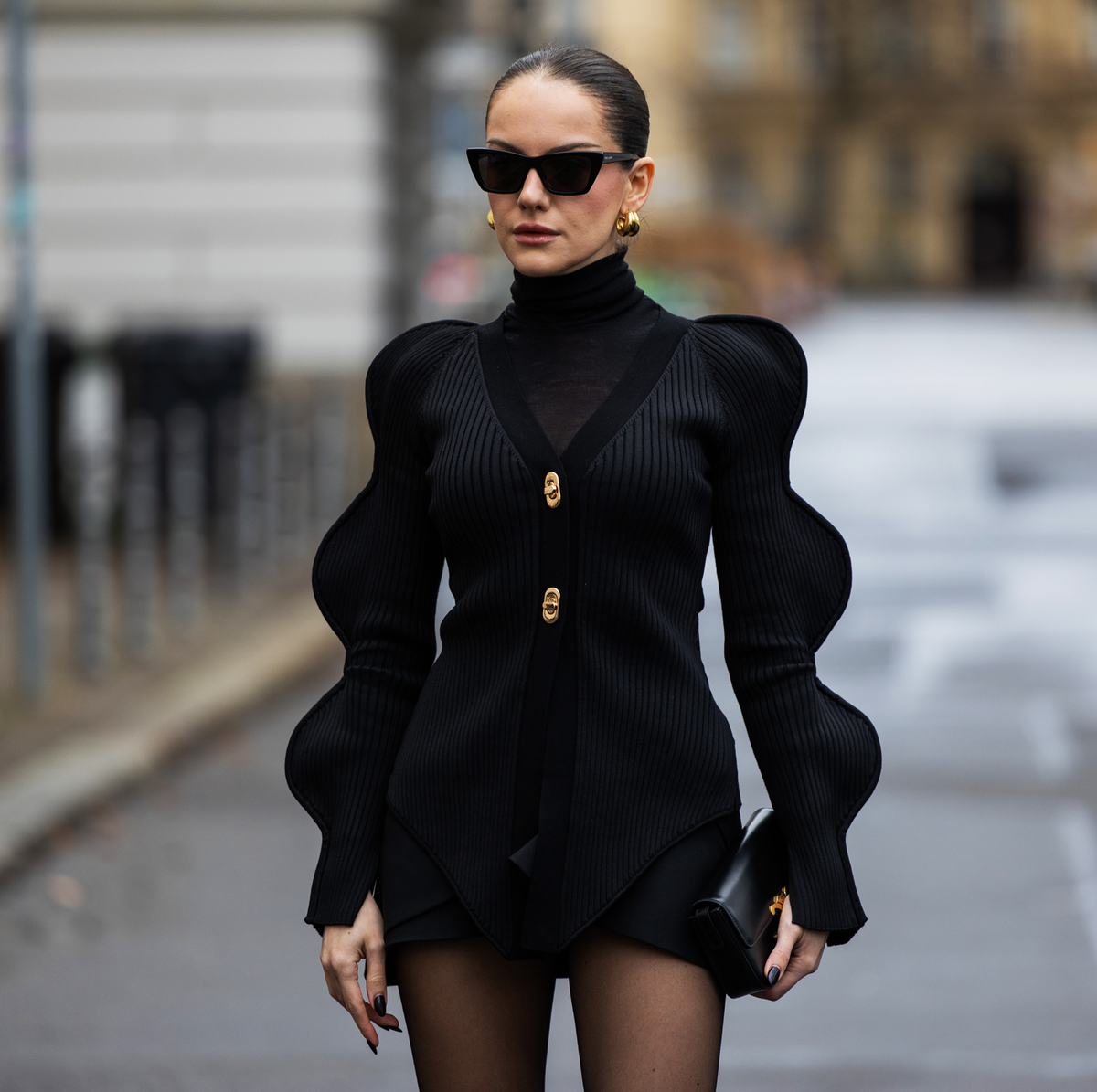Cardigan with Voluminous Sleeves and Mini Skirt for Evening Chic Cardigan with Voluminous Sleeves and Mini Skirt for Evening Chic — All Black Winter Outfits