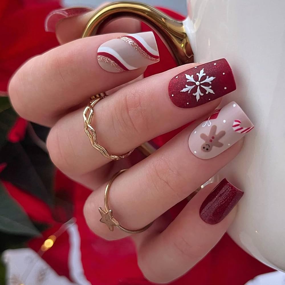 Matte Red Gingerbread Snowflake Short Square Nails Matte Red Gingerbread Snowflake Short Square Nails — Winter Square Nails