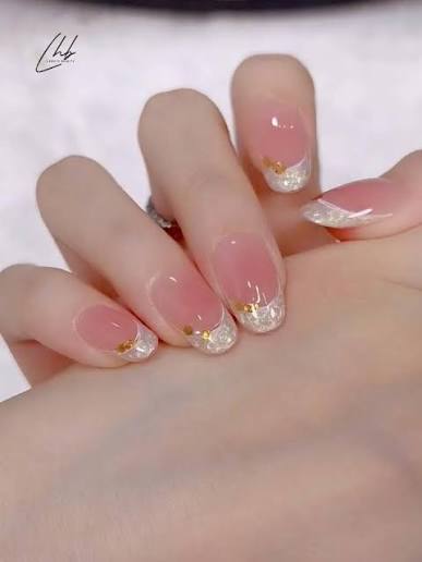 Frosted Glitter French Tip Almond Nails Frosted Glitter French Tip Almond Nails — classy simple nail designs