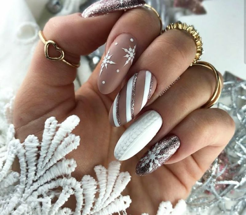 Sweater Texture Glitter Stripe Almond Nails Sweater Texture Glitter Stripe Almond Nails — Winter Acrylic Nails