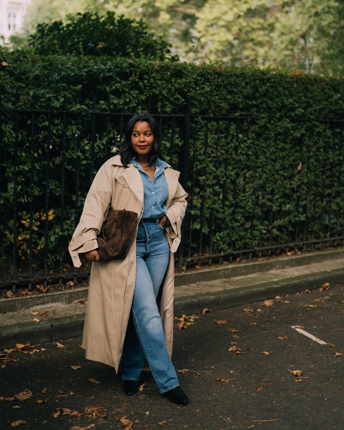 Beige Trench Coat Over Denim for Casual City Days Beige Trench Coat Over Denim for Casual City Days — London Winter Outfits