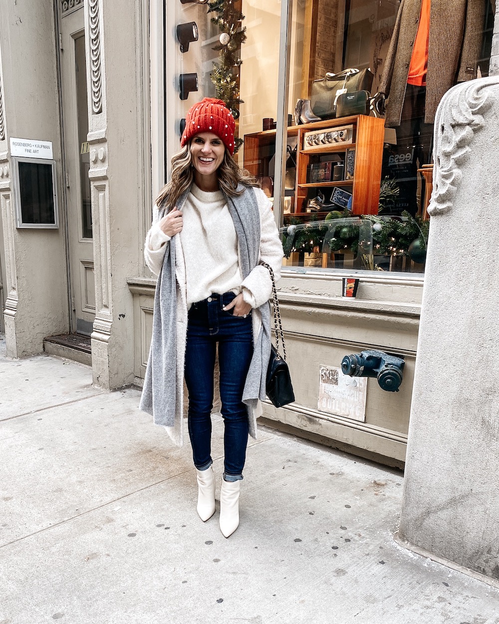 Relaxed Cardigan and White Ankle Boots for a Cozy Feel Relaxed Cardigan and White Ankle Boots for a Cozy Feel — Winter Boots Outfits