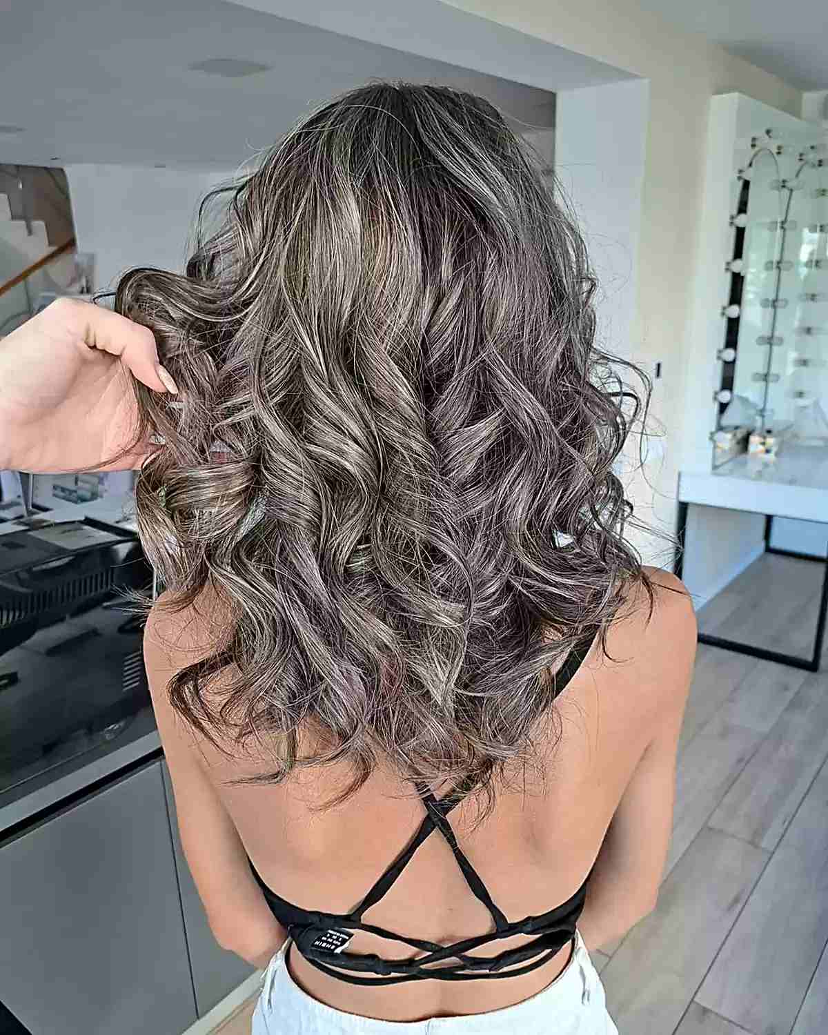 Collarbone Dark Base Gray Silver — Gray Blending Highlights
