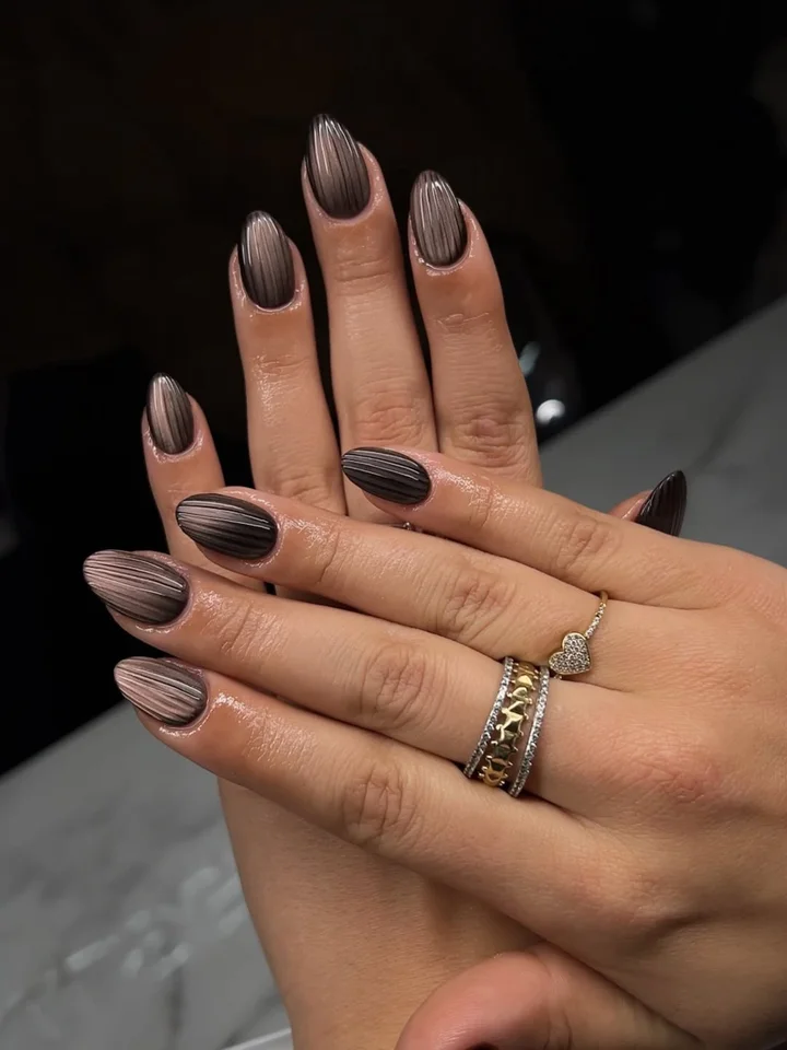 Brown Gradient Almond Nails with Horizontal Lines — Mocha Nails