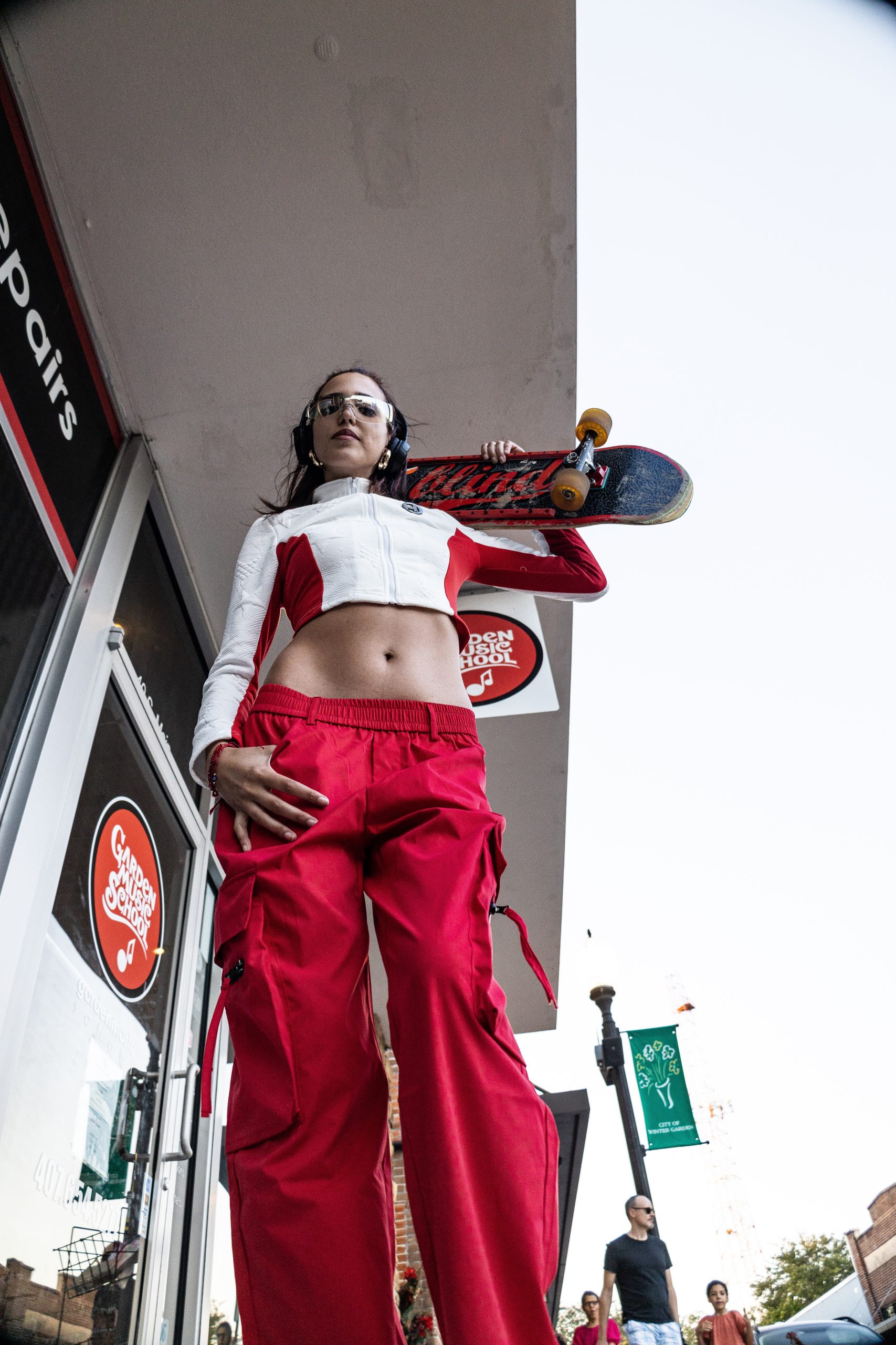 Red Cargo Pants with Cropped Jacket for Playful Y2K Red Cargo Pants with Cropped Jacket for Playful Y2K — Y2K Winter Outfits