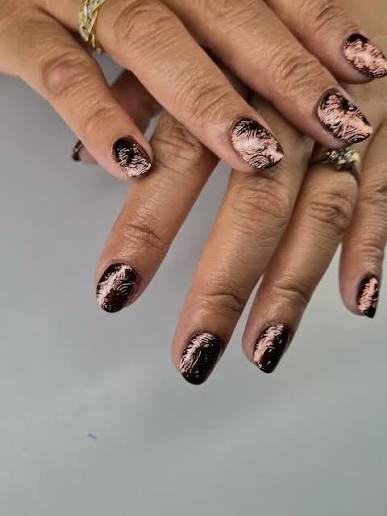 Pearl Chrome Short Oval Nails Pearl Chrome Short Oval Nails — chrome nail designs