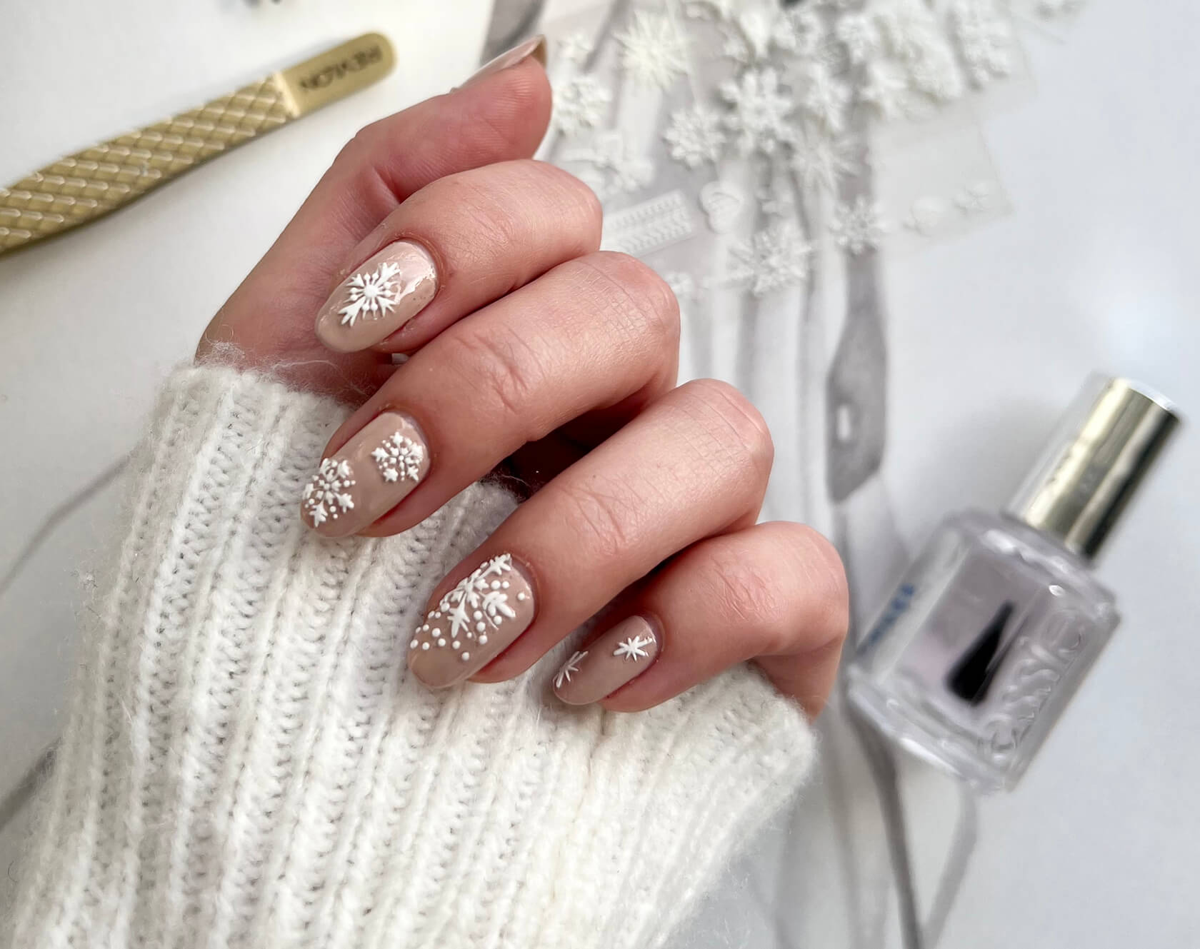 Nude Beige Matte Snowflake Art Nails Nude Beige Matte Snowflake Art Nails — Winter Nail Designs