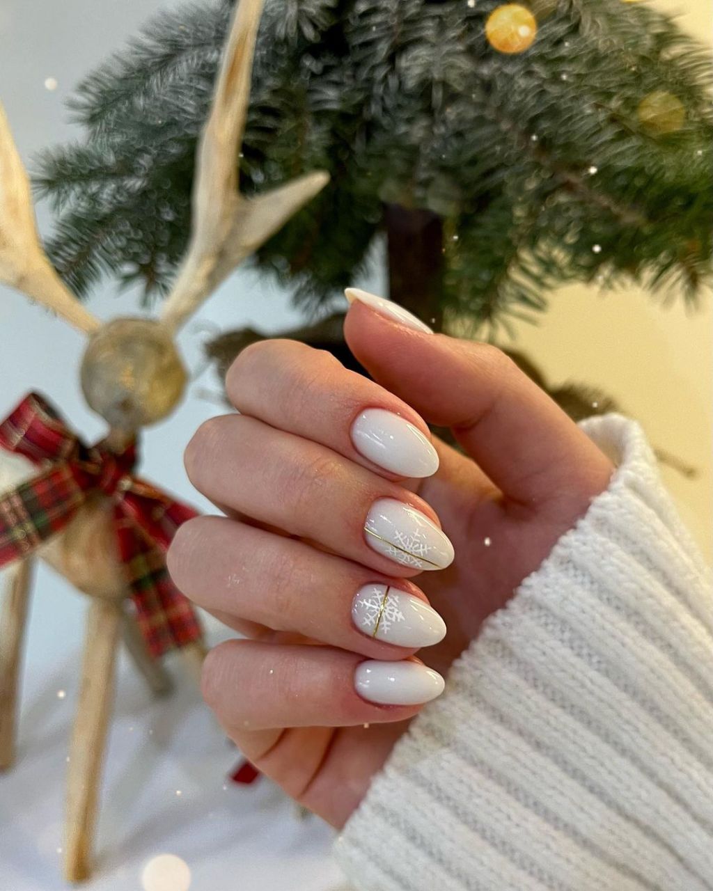 Gold Geometric Snowflake French Almond Nails Gold Geometric Snowflake French Almond Nails — Cute Winter Nails