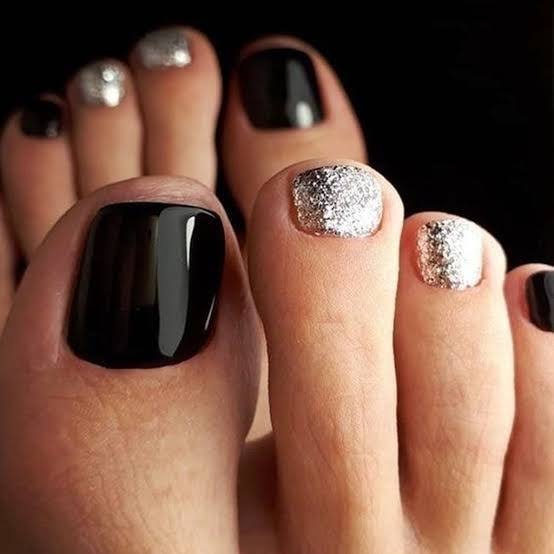 Black and Silver Glitter Contrast Toes — Winter Toe Nails