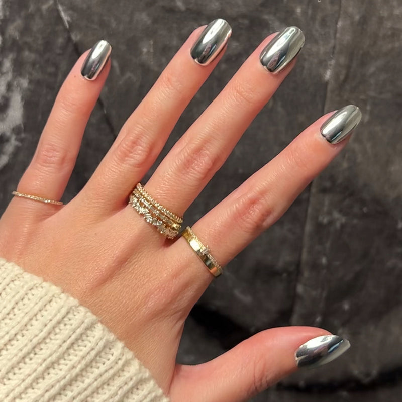 Short Round Mirror Shine Chrome Short Round Mirror Shine Chrome — Silver Chrome Nails