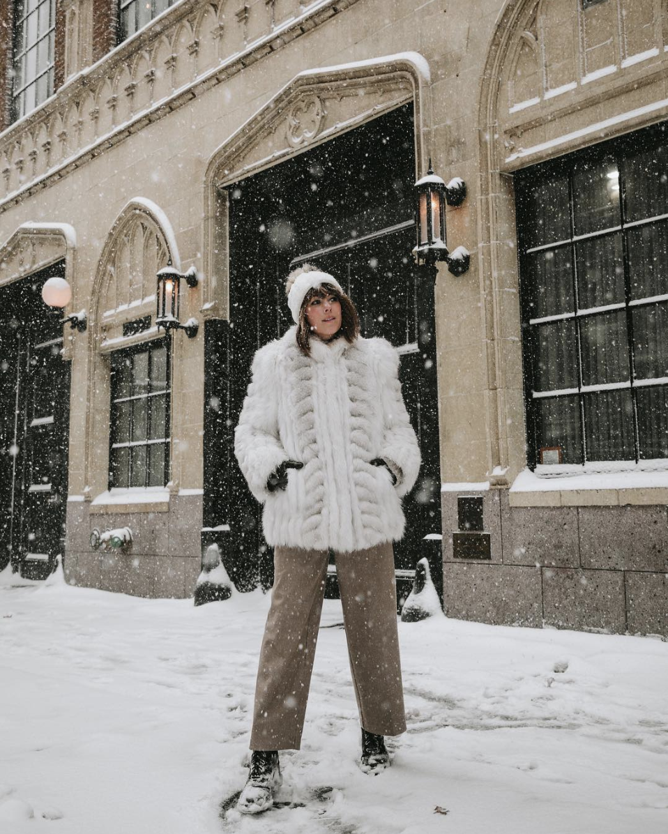 Elegant White Fur Coat with Black Lace-Up Snow Boots Elegant White Fur Coat with Black Lace-Up Snow Boots — Snow Boots Outfits