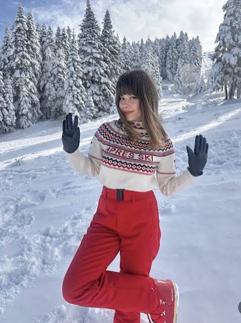 Patterned Ski Sweater with Red Pants Patterned Ski Sweater with Red Pants — Ski Outfits