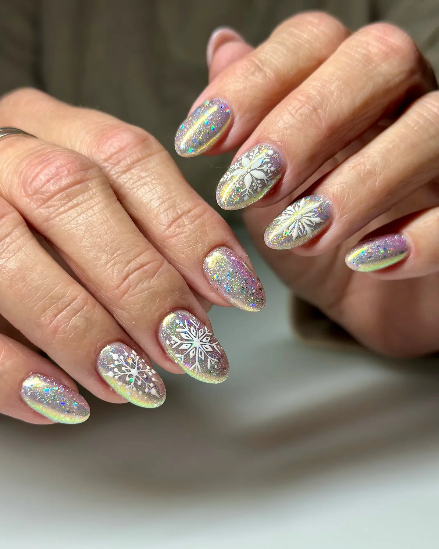 Holographic Chrome Snowflake Glitter Holographic Chrome Snowflake Glitter — Winter Chrome Nails