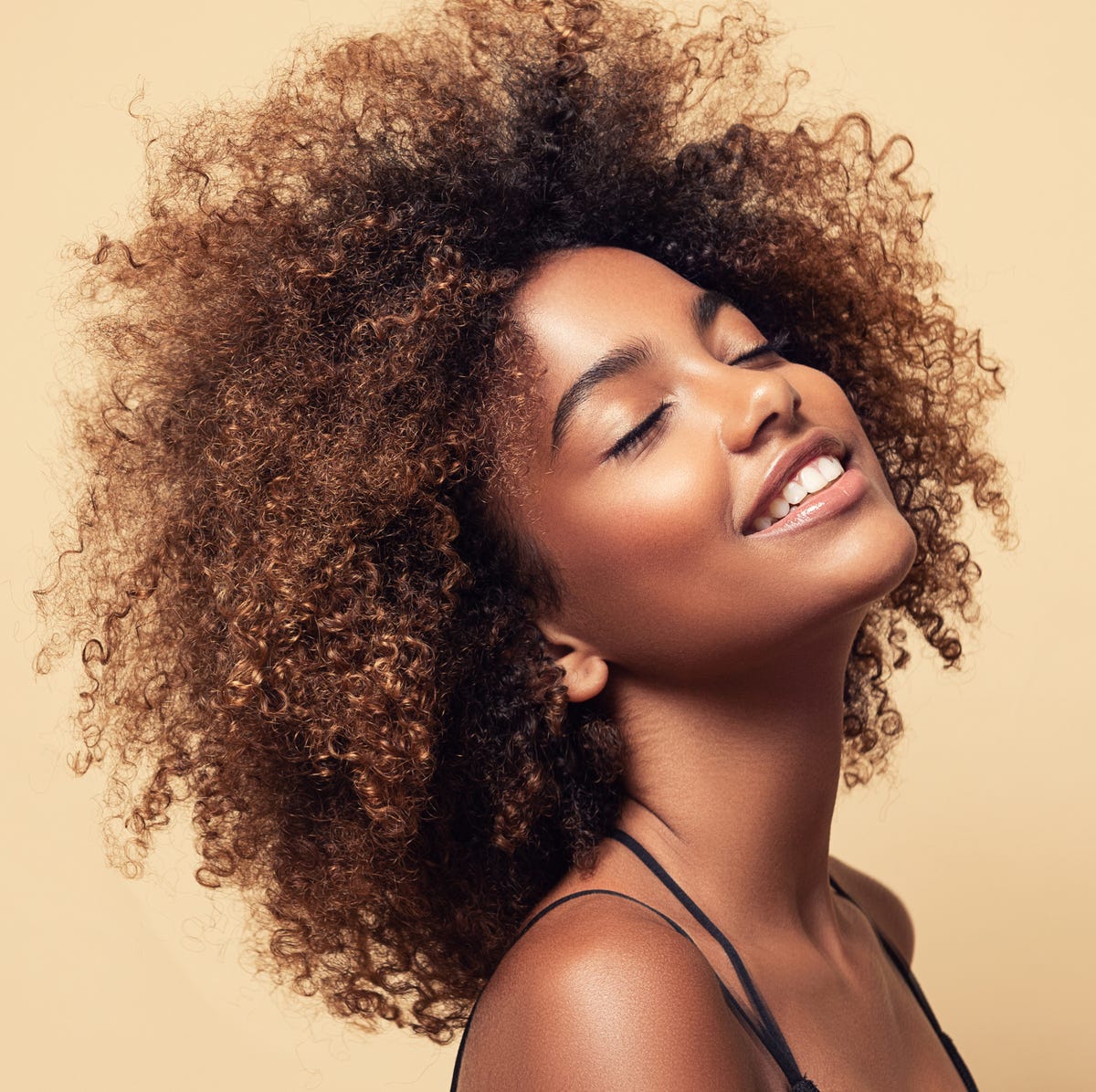 Voluminous Shoulder Length With Warm Highlights — Winter Haircuts for Curly Hair
