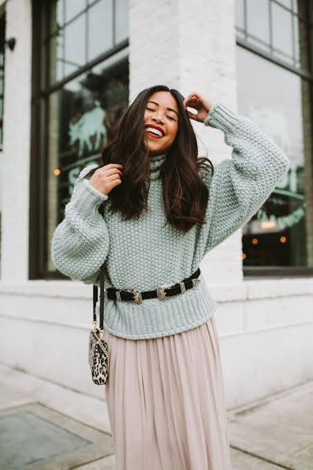 Chunky Knit Sweater with Midi Skirt for a Cozy, Fashionable Look Chunky Knit Sweater with Midi Skirt for a Cozy, Fashionable Look — Winter Outfits for Moms