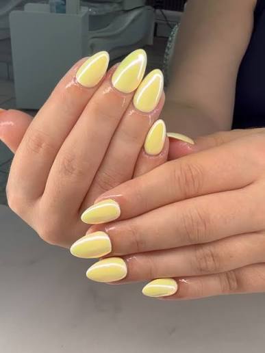 Pale Yellow Chrome Almond Nails Pale Yellow Chrome Almond Nails — yellow nail designs