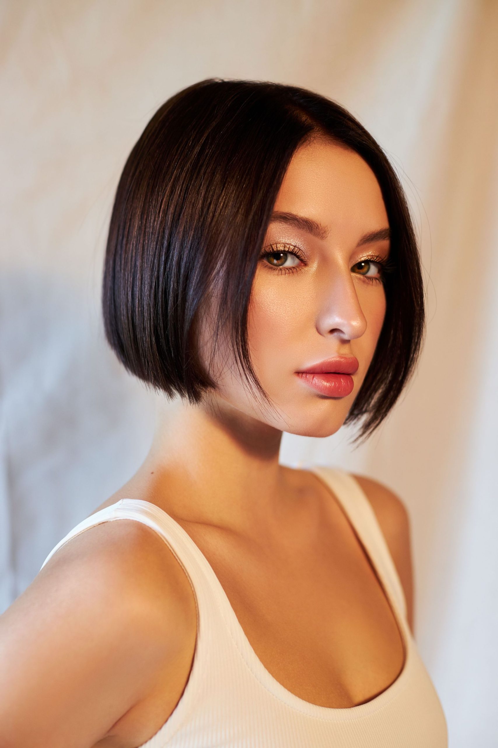 Chin-Length Blunt Bob With Baby Bangs — Winter Bob Haircuts