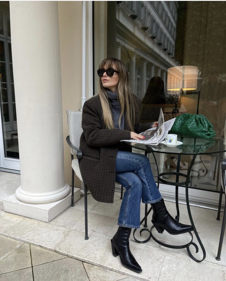 Seasonality Adaptation: Turtleneck for Warmth Seasonality Adaptation: Turtleneck for Warmth — Winter Brunch Outfits