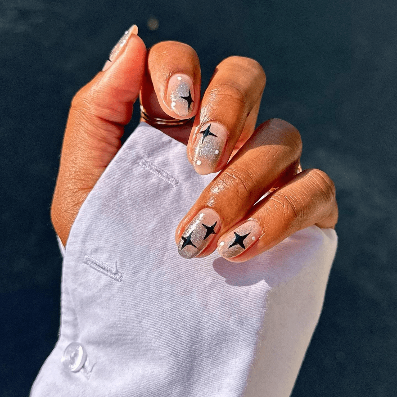 Nude Stars and Silver Glitter Accents Nude Stars and Silver Glitter Accents — Short Winter Gel Nails