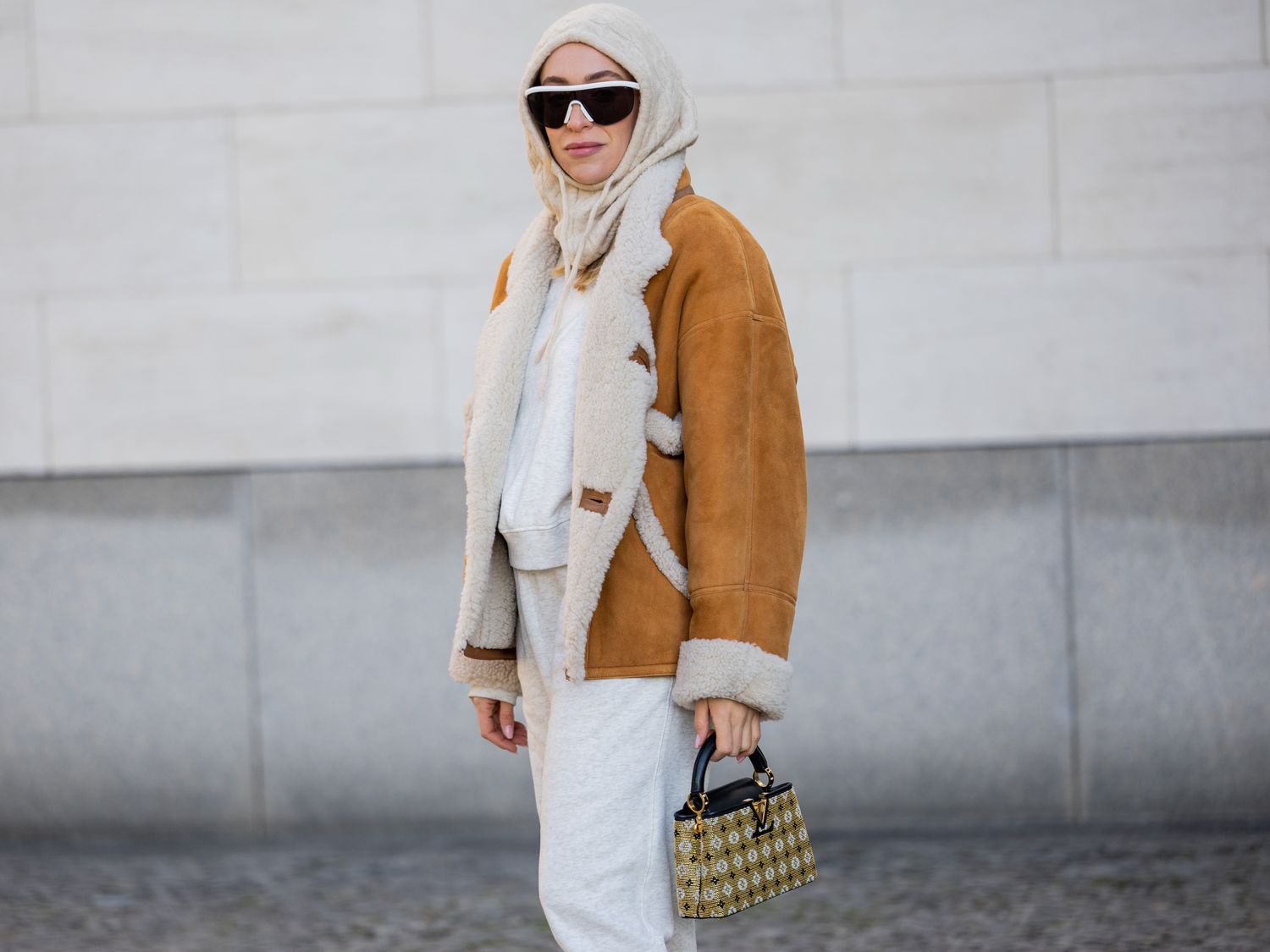Brown Shearling Jacket Over Grey Hoodie and Sweatpants Brown Shearling Jacket Over Grey Hoodie and Sweatpants — Apres Ski Outfits