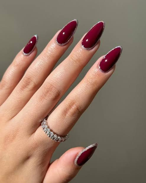 Deep Red Stilettos with Silver Glitter Outline Deep Red Stilettos with Silver Glitter Outline — Winter Nail Colors