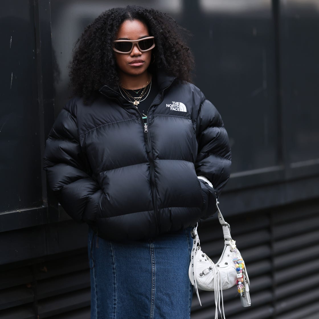 Oversized Black Puffer Jacket with Denim Skirt and White Sneakers Oversized Black Puffer Jacket with Denim Skirt and White Sneakers — Parka Outfits