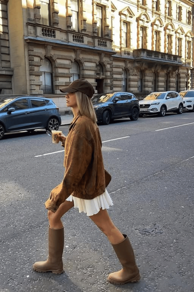 Oversized Suede Jacket with Pleated Mini Skirt and Boots Oversized Suede Jacket with Pleated Mini Skirt and Boots — Suede Boots Outfits