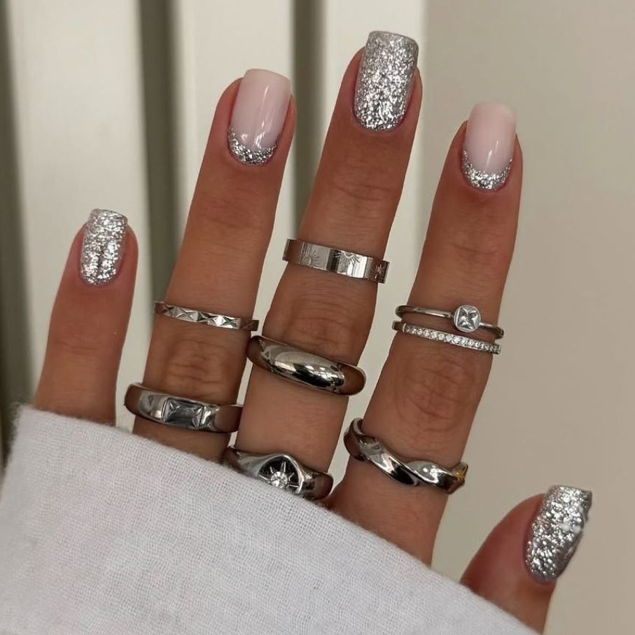 23 Chic Silver Nails Ideas to Wear All Winter | Glamour
