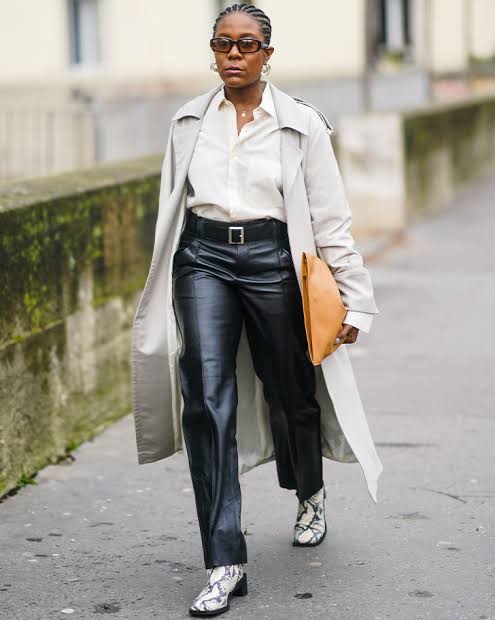 Smart Casual Elegance: Straight-Leg Leather Pants with a Trench Coat — Leather Pants Outfits